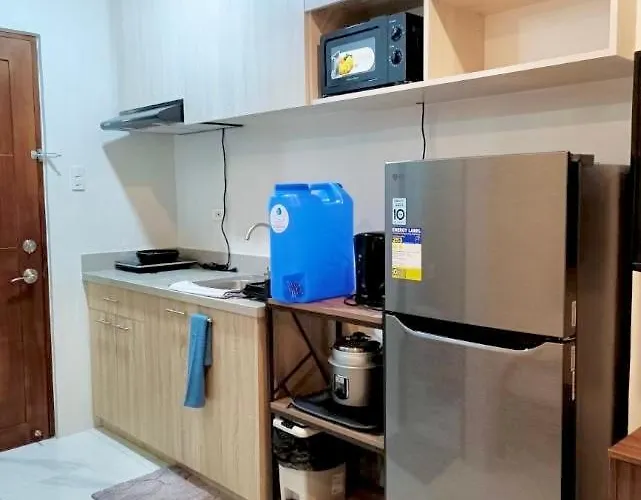 Unit With Balcony And Unlimited Wifi Apartment